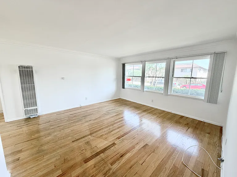 615 Linwood Ave — Photo 7