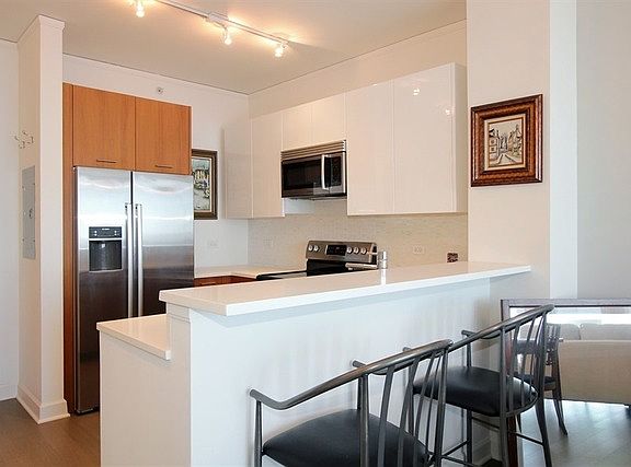 5th image of 1901 S Calumet Ave #2809