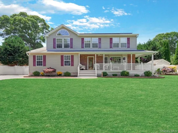 14 Tulip Avenue, Farmingville, NY 11738