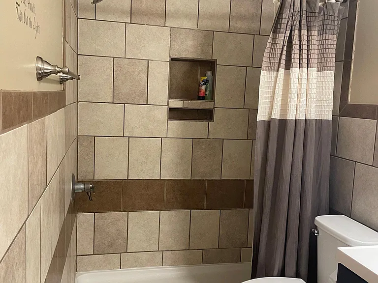 302 Williamsburg Ln — Photo 18