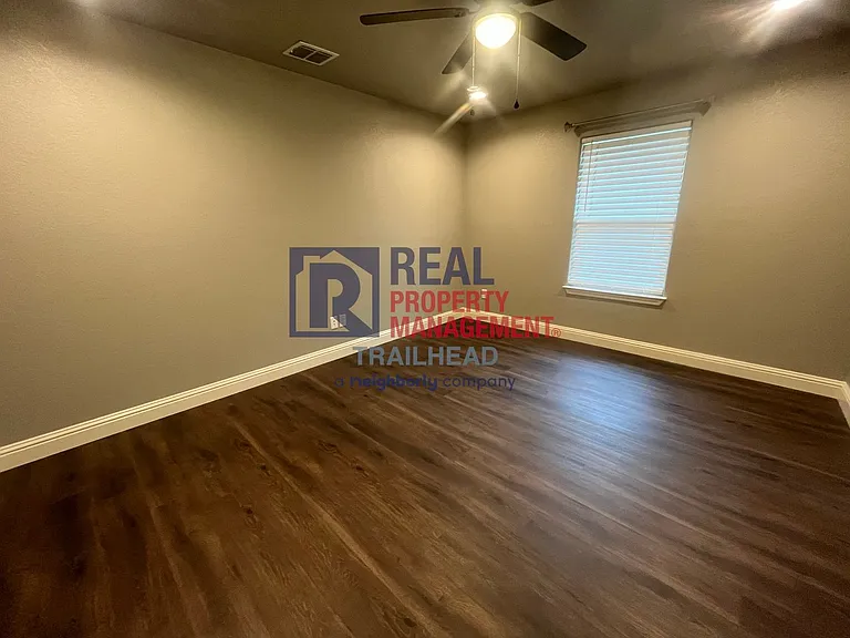 2700 Steepleridge Cir — Photo 10