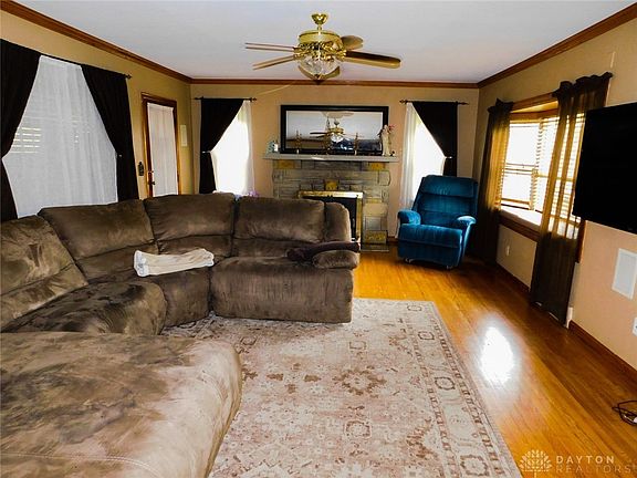 2nd image of 855 Linden Ave S