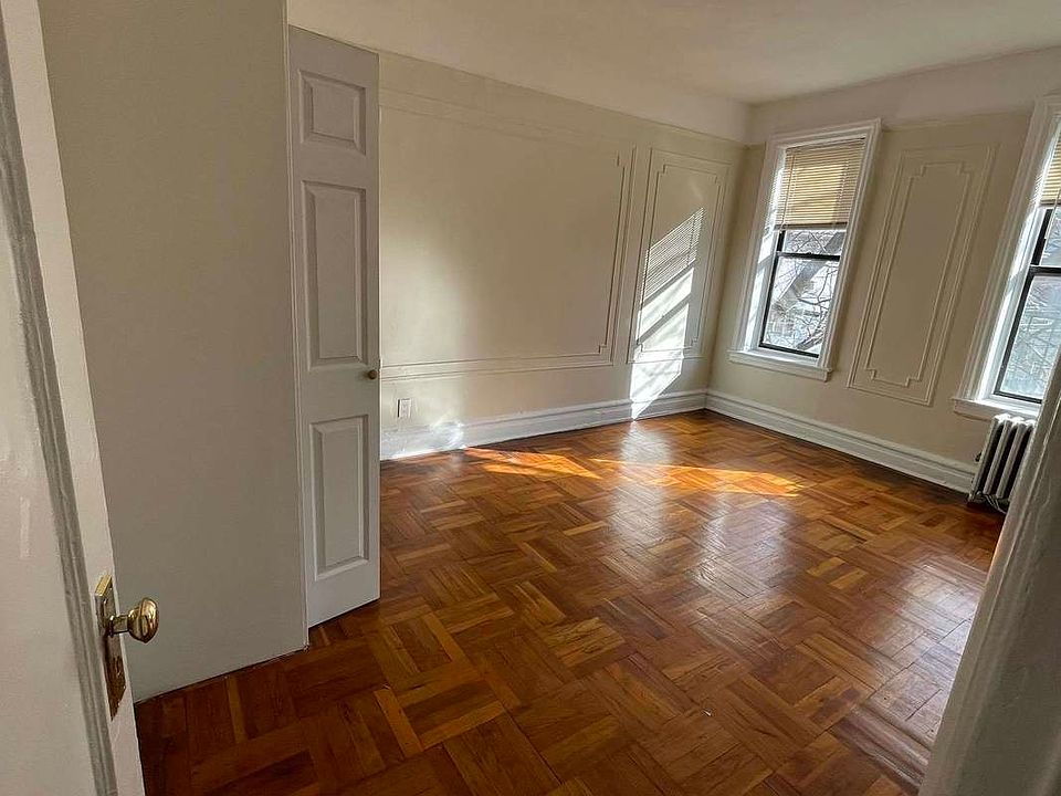 2nd image of 1335 E 12th St #D2