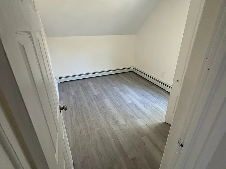 110 Franklin St #B — Photo 8