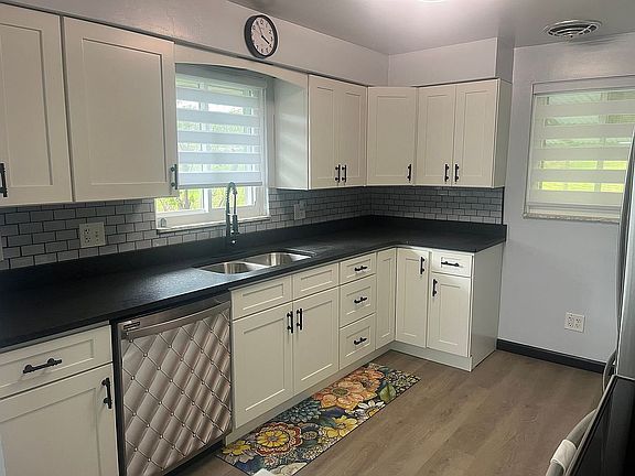 3rd image of 1145 University Dr