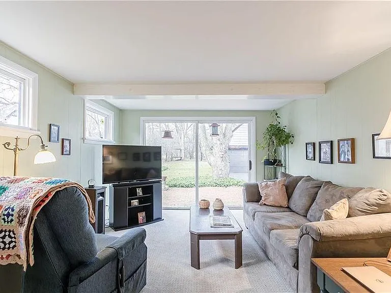 133 Westland Ave — Photo 4