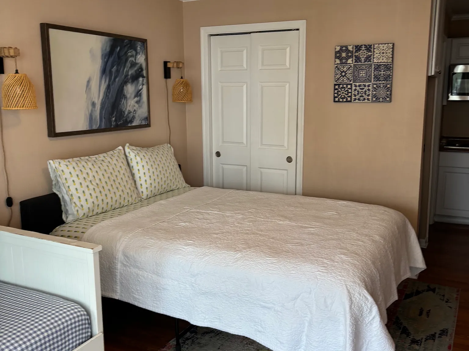 Studio, 288 sqft, $975 — Photo 1