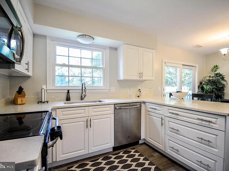 13527 Point Pleasant Dr — Photo 7