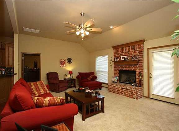 3rd image of 516 E Greenwood Ln