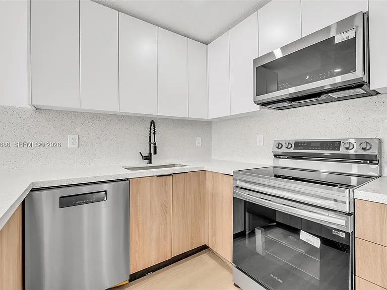 1611 NE 50th Ct #2 — Photo 6