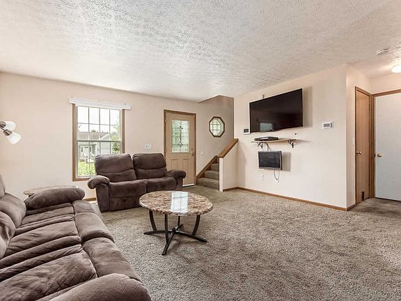 2nd image of 2072 Sondra Ln