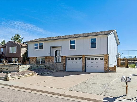 2nd image of 978 Oakwood Drive