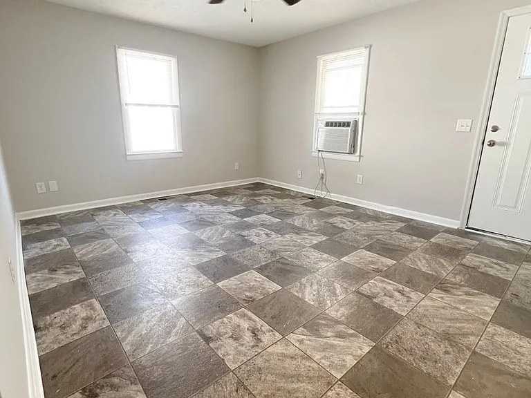 1139 Main St — Photo 5