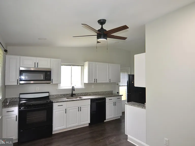 14011 Eagle Ct — Photo 11
