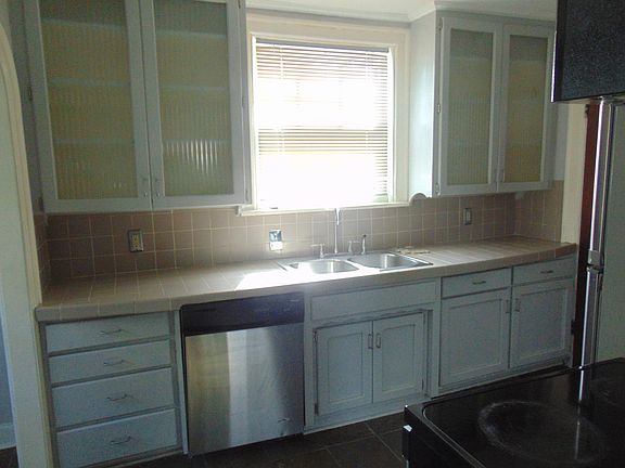 2nd image of 4325 Holly St