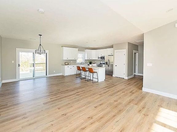 3rd image of 1011 E Brandy Blvd