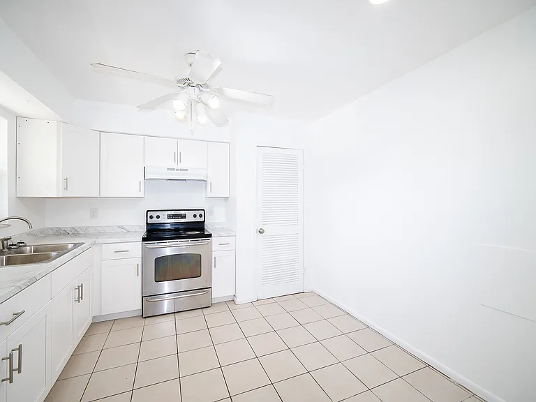 3325 Airport Rd N #A6 — Photo 2