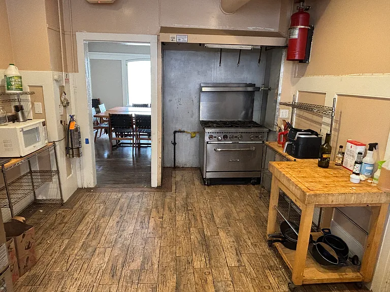 2434 Warring St #20 — Photo 10