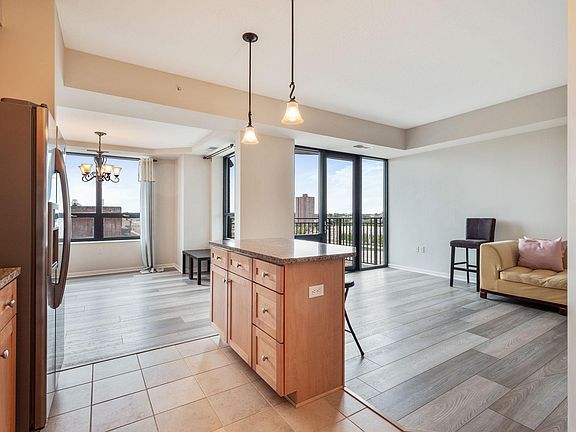 2nd image of 500 Grant St E #806