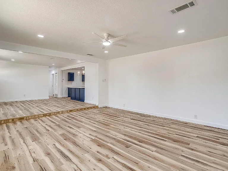 521 Mesquite Ave N — Photo 8