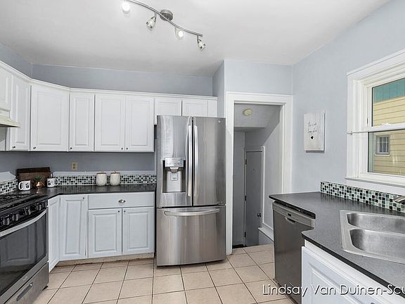 3rd image of 1120 Hoyt St SE