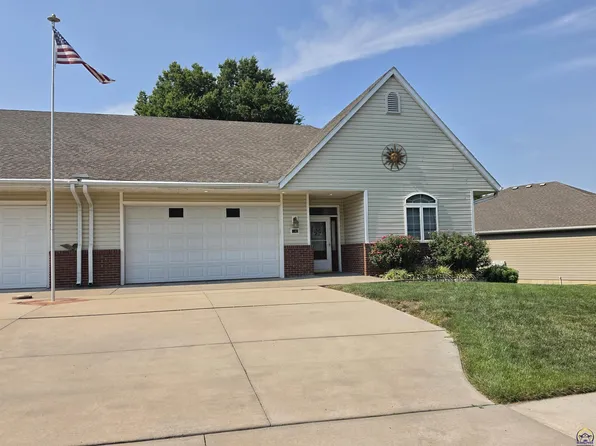 1143 SW Red Oaks Pl, Topeka, KS 66615