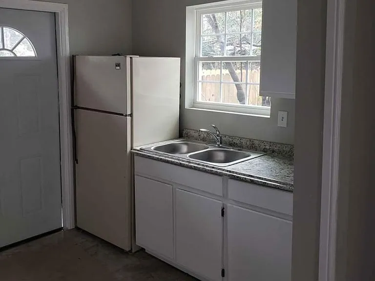 1217 E Ramsey Ave — Photo 2