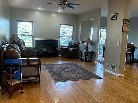 5th image of 318 Abington Woods Dr #1