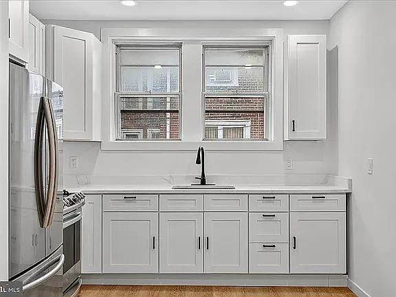 4 bed, 1358 sqft, $2,400 — Photo 3