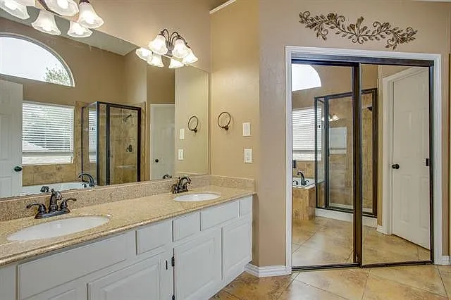 2309 Claremont Ct — Photo 16