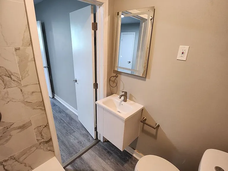 814 W Walnut St — Photo 1