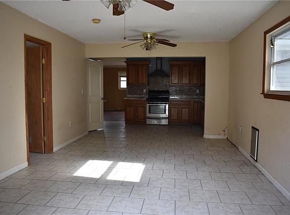 2nd image of 12 Gardenia Ln