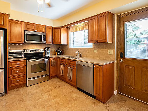 5th image of 804 Dennis Dr