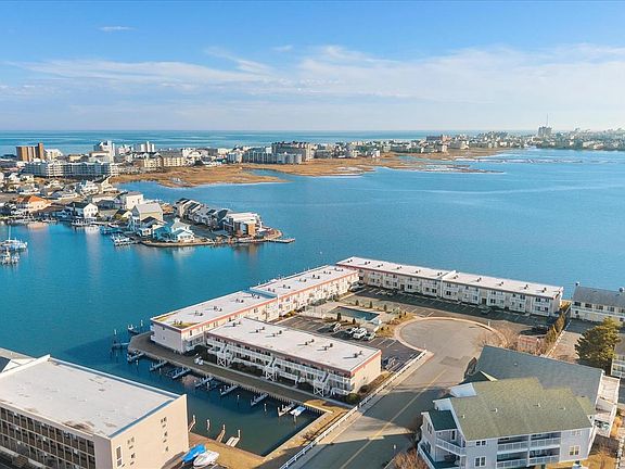 3rd image of 8908 Rusty Anchor Rd #401