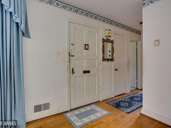 2nd image of 3219 Magnolia Ave
