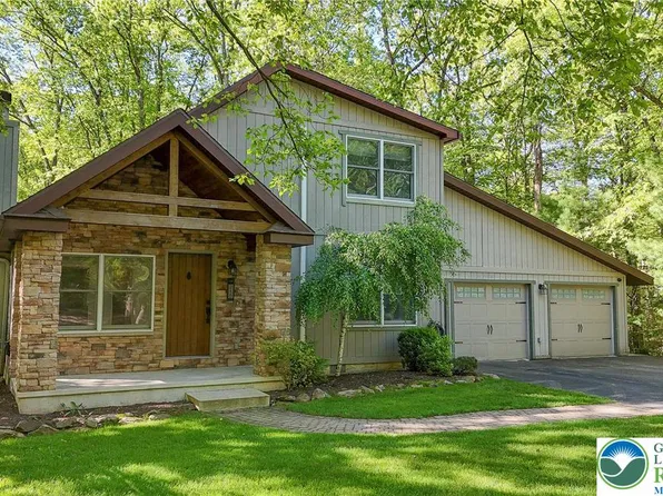 216 Lake Dr, Nesquehoning, PA 18240