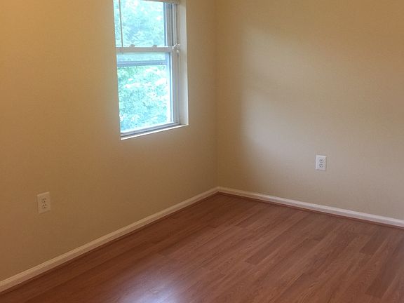 4th image of 1175 3rd St NE