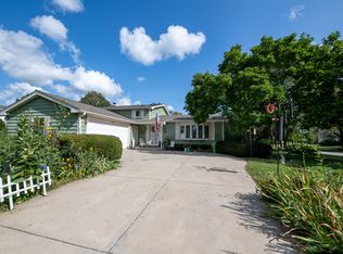 512 Sandy Ln, Libertyville, IL