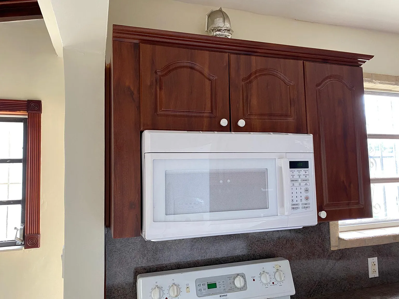 2 bed, 805 sqft, $2,050 — Photo 1