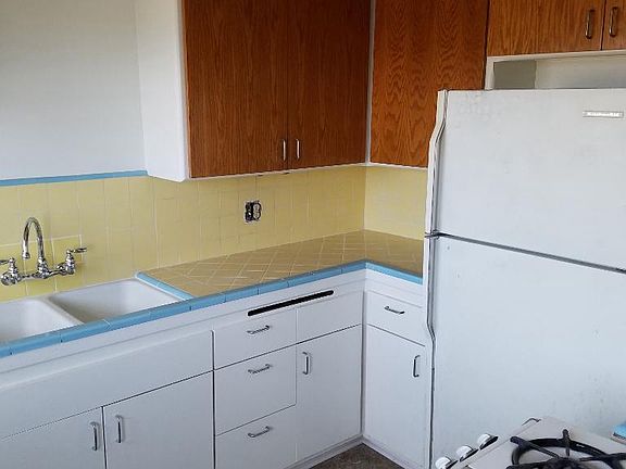 5th image of 305 Calle Miramar APT D