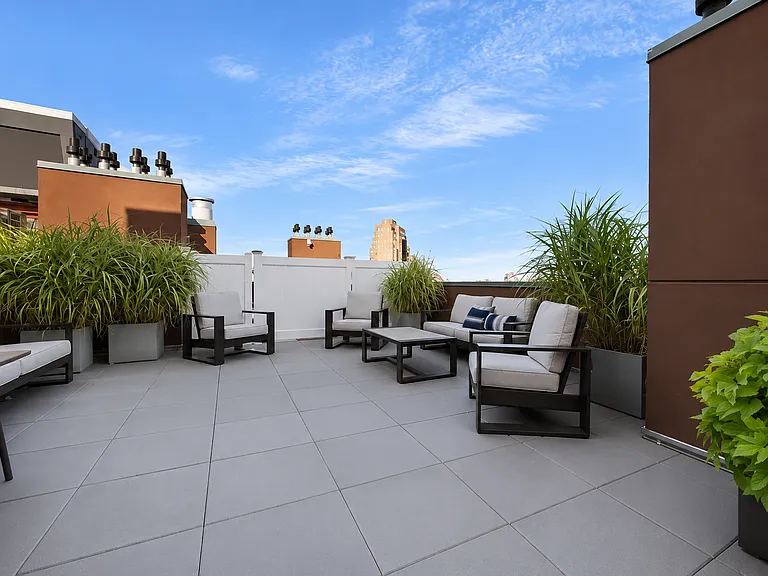 38 Roebling St #2L — Photo 9