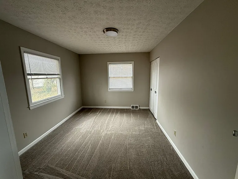 10410 Foxboro Dr — Photo 12