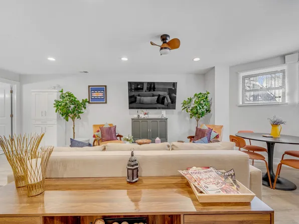 (undisclosed Address), Chicago, IL 60612