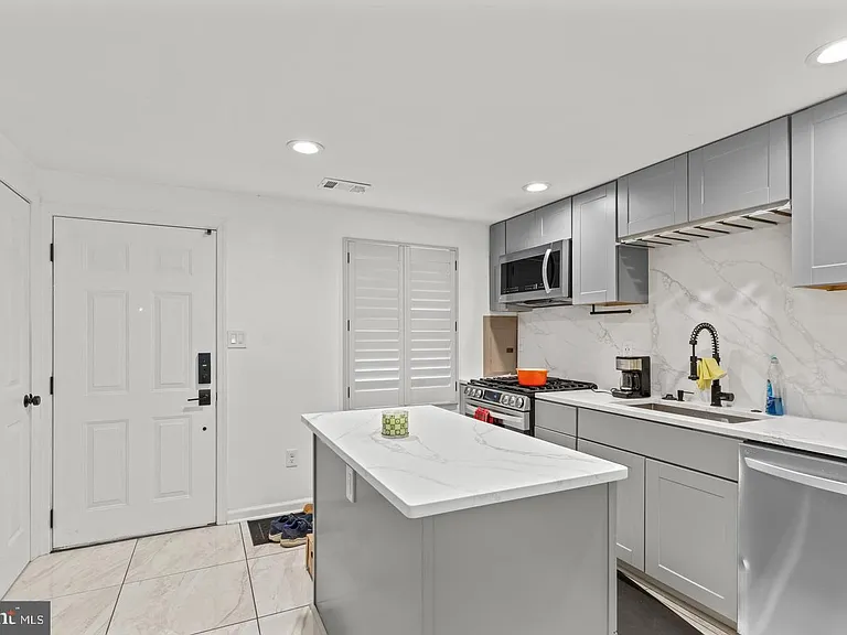 1854 Dutch Village Dr #270 — Photo 3