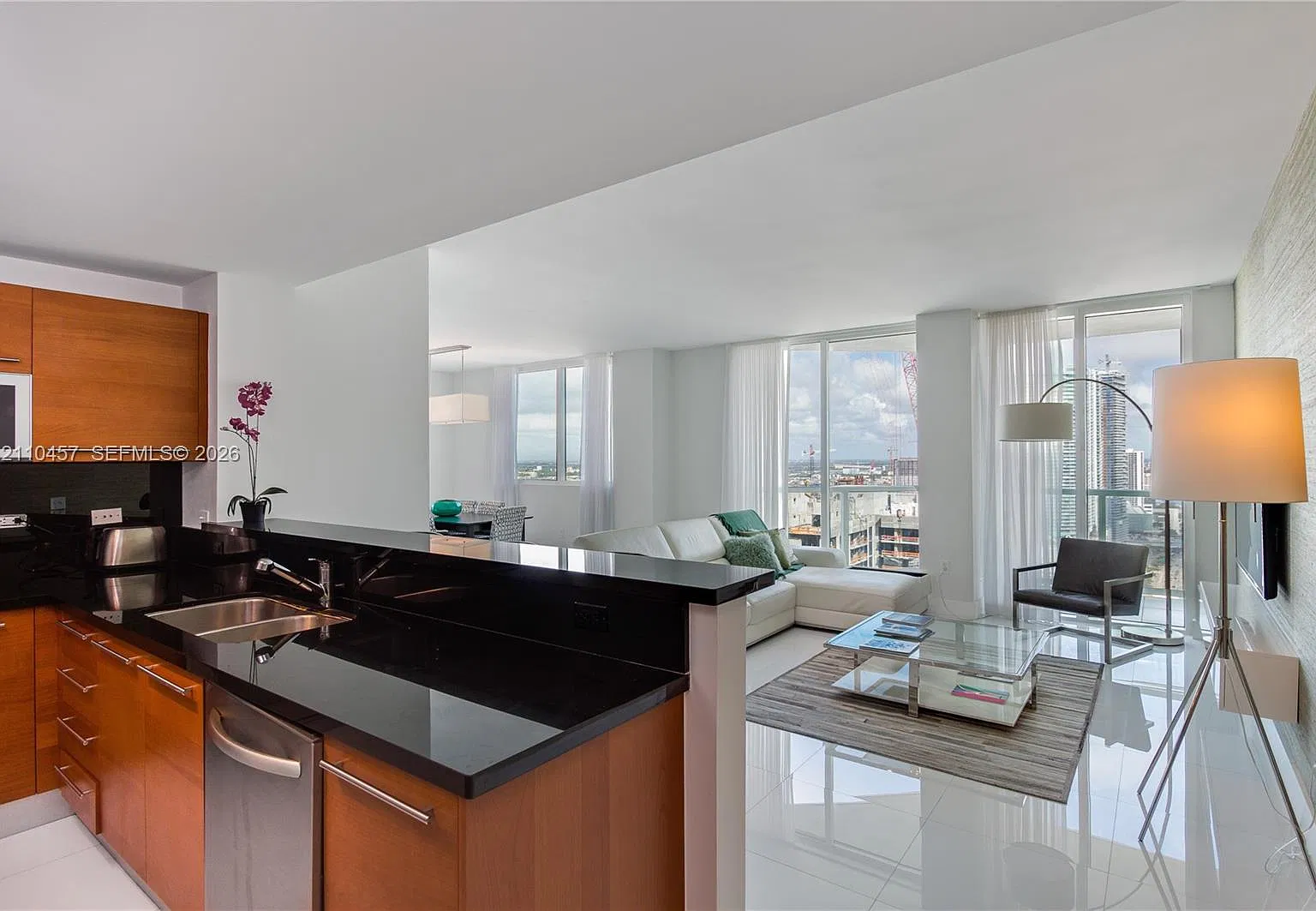 Vizcayne South Condo — Photo 1