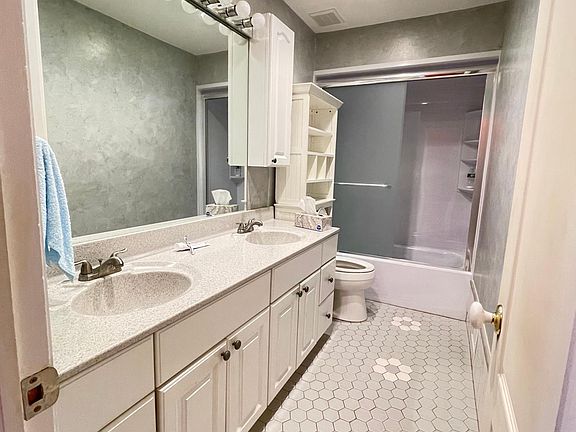 5th image of 363 Dongan Hills Ave Unit 1