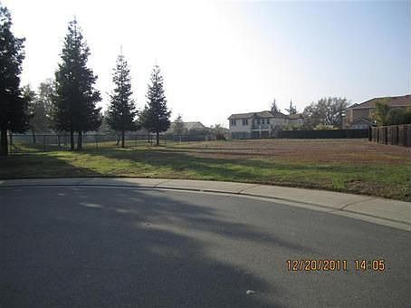 1st image of 208 Classic Ct