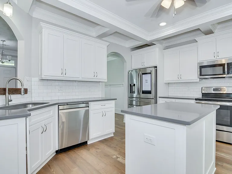 344 Colonnades Dr — Photo 17
