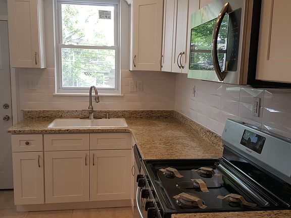 4th image of 1932 W Spencer St