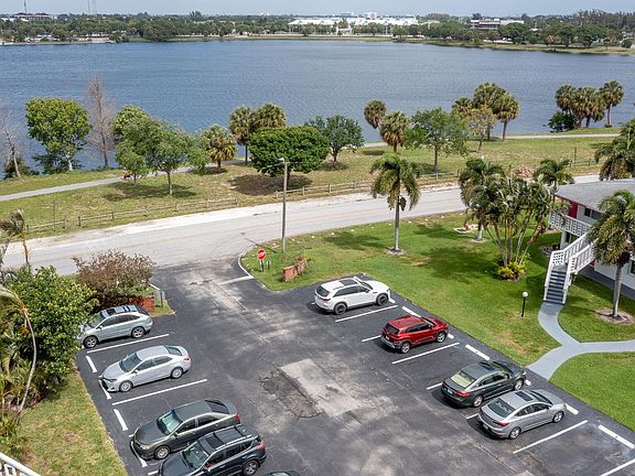 5th image of 2180 Lake Osborne Drive #2